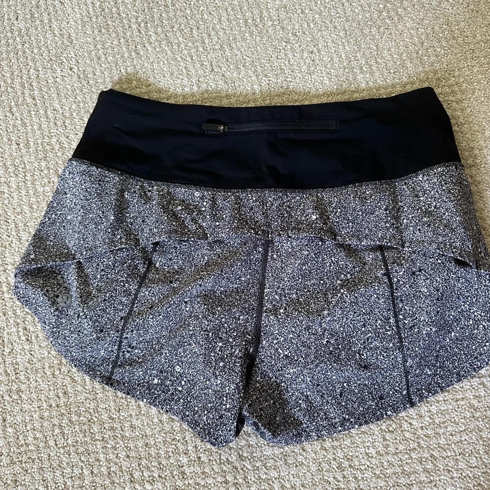 Lululemon - High Rise Speed-Up Shorts 2.5” in Luminesce Splatter
